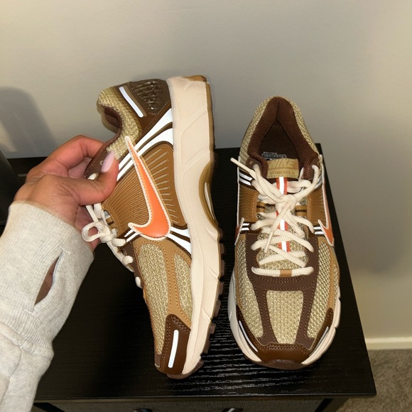 Nike Zoom Vomero 5
Wheat Grass and Cacao Wow - Picture 8 of 11